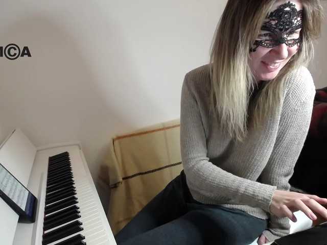 相片 PianoGirl Hi, Im Anastasia! Applause - 1tk+